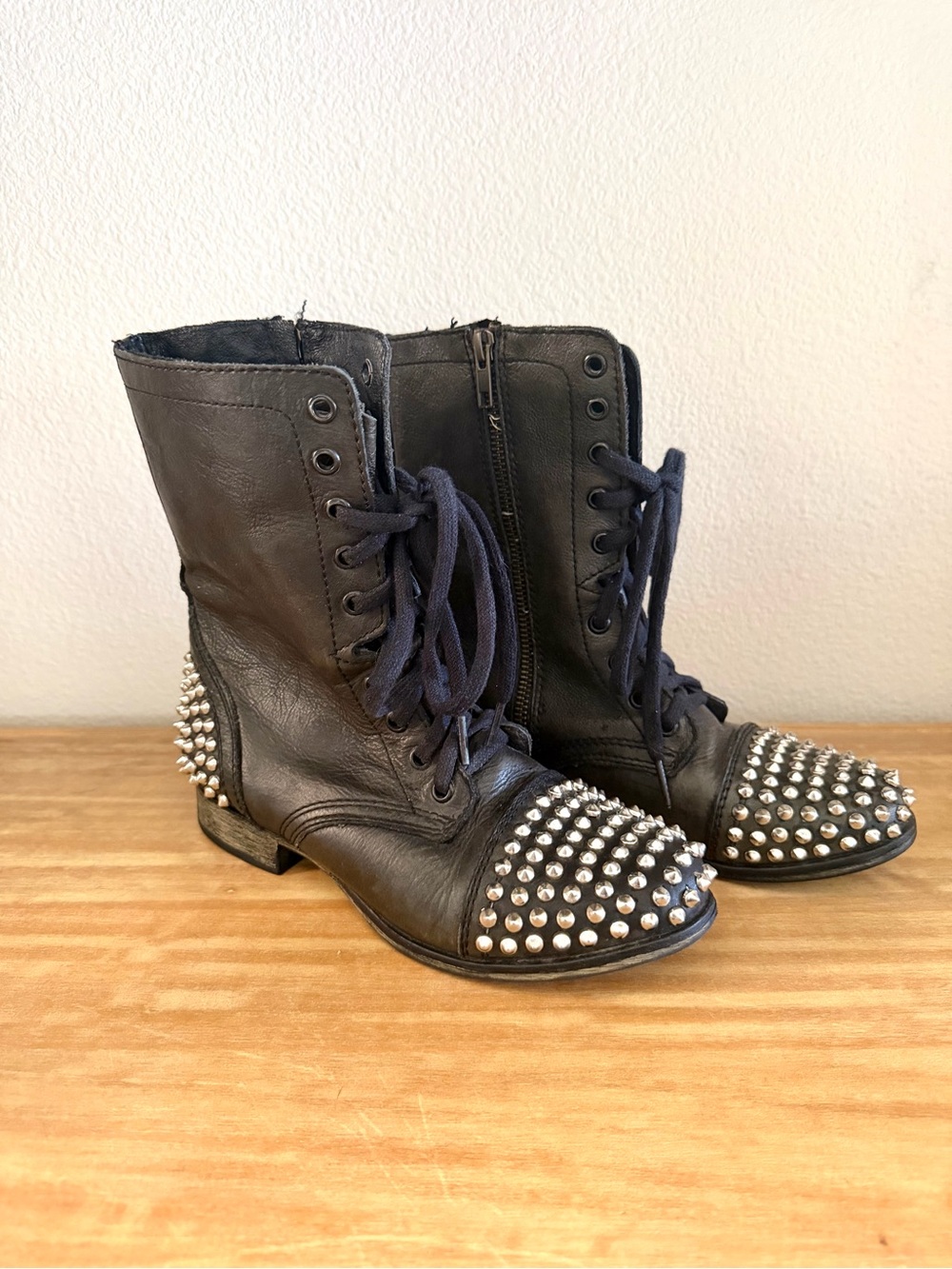Steve Madden Black Studded Lace-Up Combat Boots W6